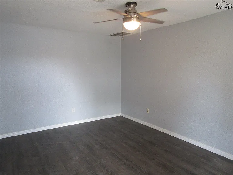 4706 Catalina Dr — Photo 5