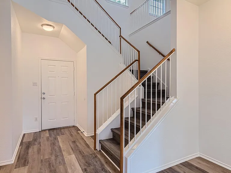 115 Killian Loop — Photo 2