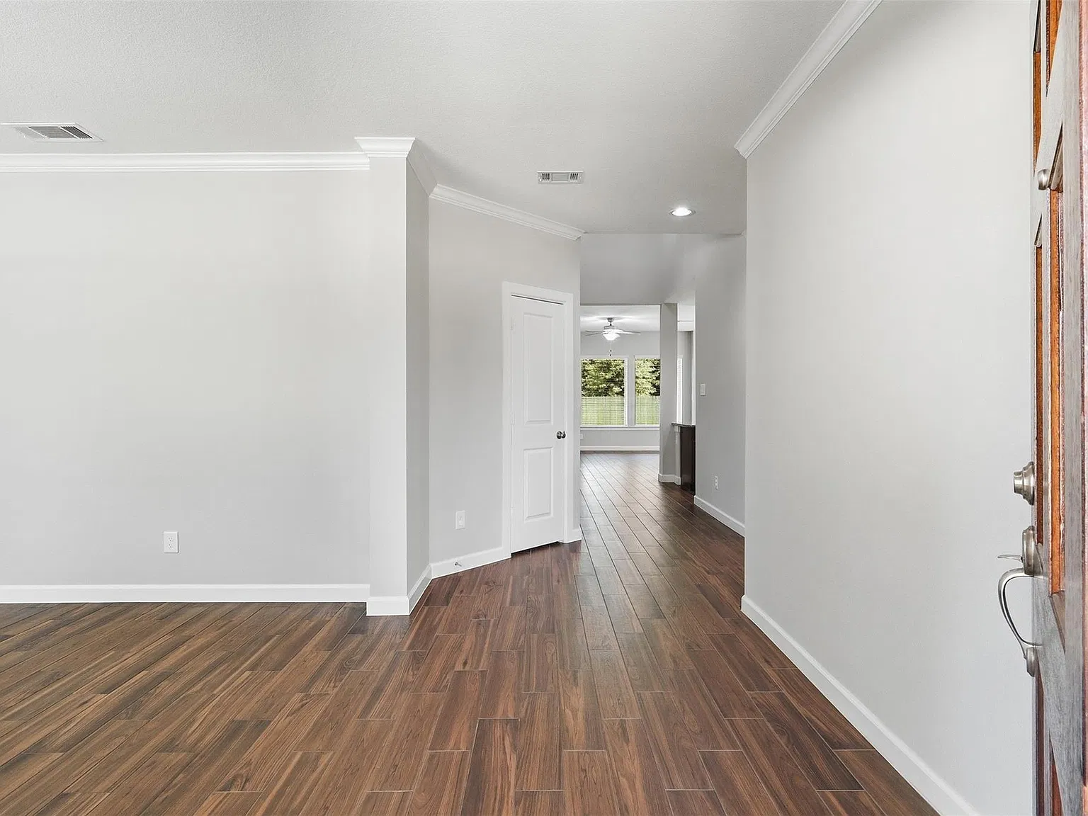 4 bed, 2.5 bath, 2634 sqft, $2,600 — Photo 3