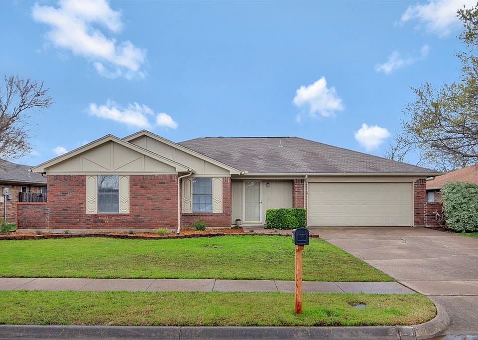 1st image of 332 La Quinta Cir N