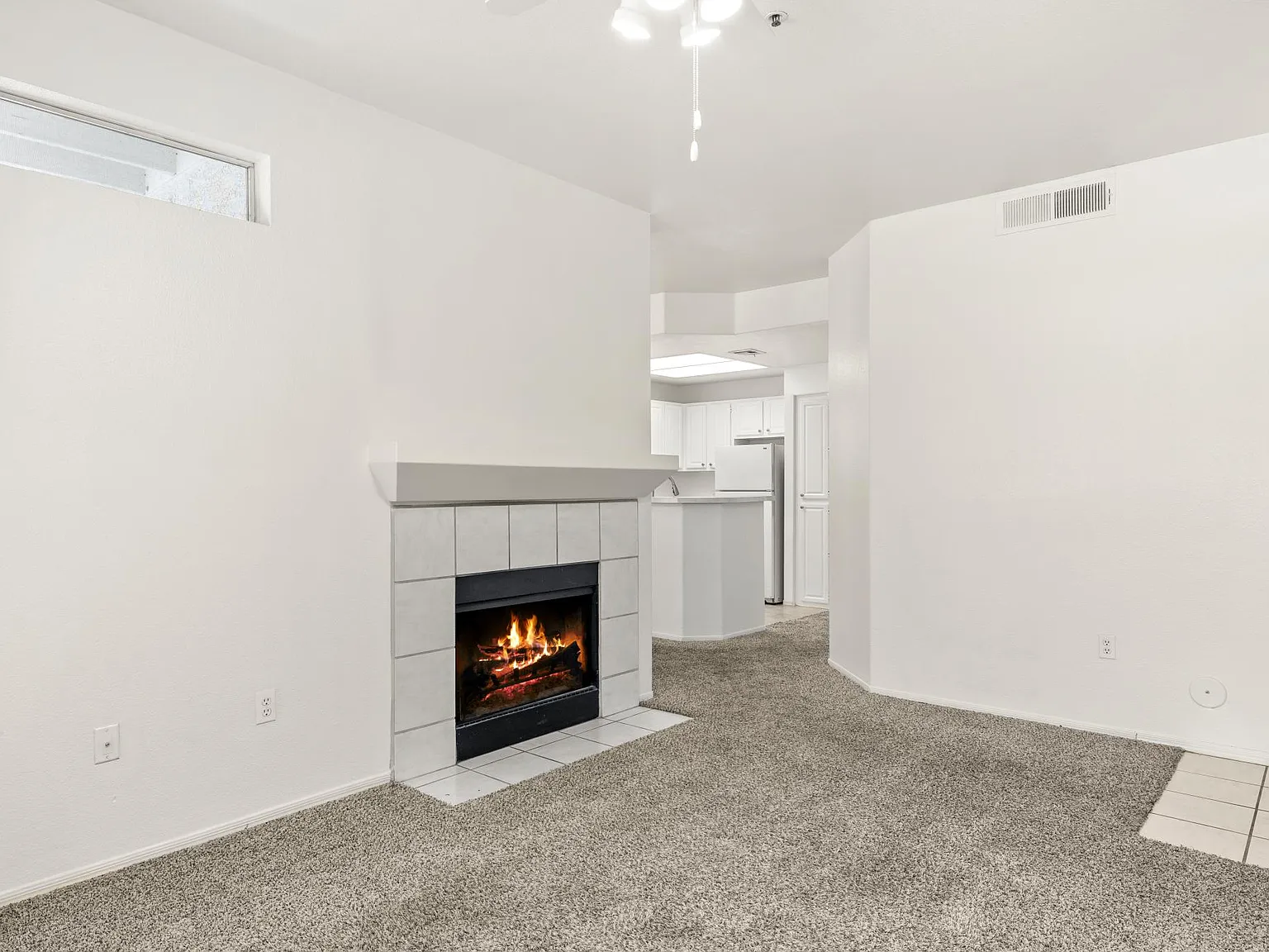 2 bed, 1040 sqft, $1,600 — Photo 4