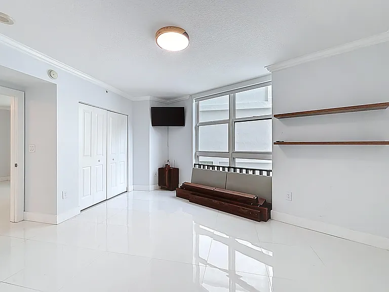 347 N New River Dr E #706 — Photo 24