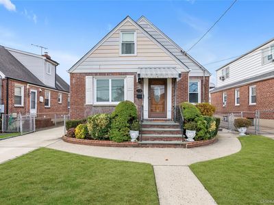215 Sheridan Boulevard, Mineola, NY, 11501