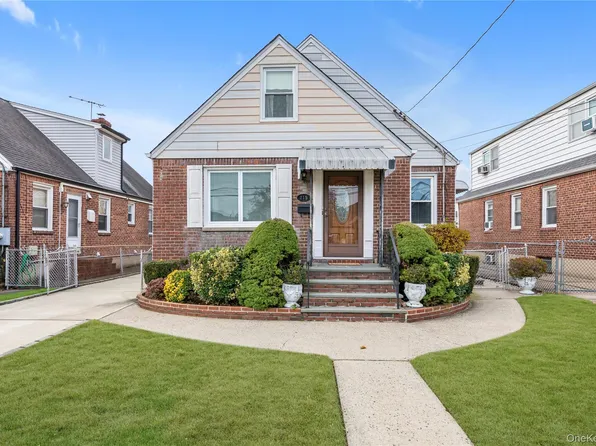 215 Sheridan Boulevard, Mineola, NY 11501