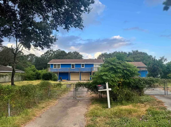 924 Avenue E, Nederland, TX 77627