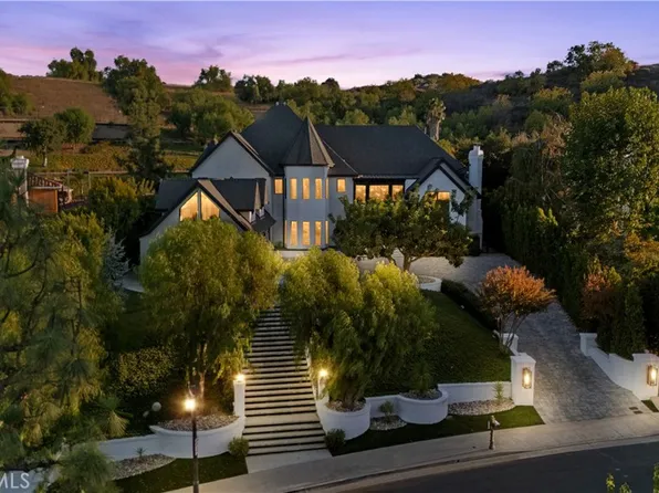 20620 Chatsboro Dr, Woodland Hills, CA 91364