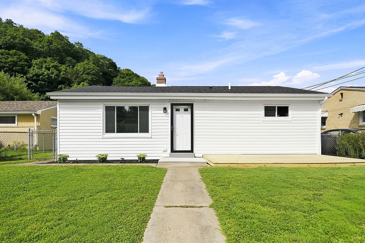 3 bed, 864 sqft, $1,750 — Photo 1