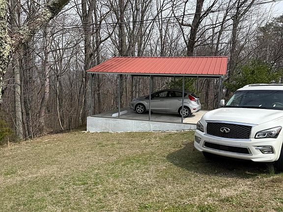 4th image of 886 Mountain Rd