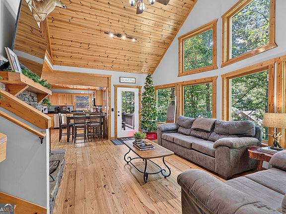 4th image of 10 Esker Ct