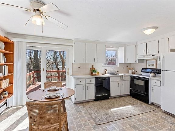 3rd image of 80 Highview St Unit 80