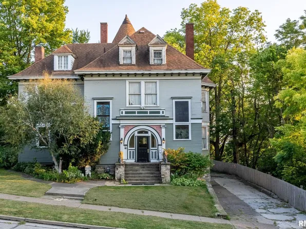 817 W 7th St, Davenport, IA 52802