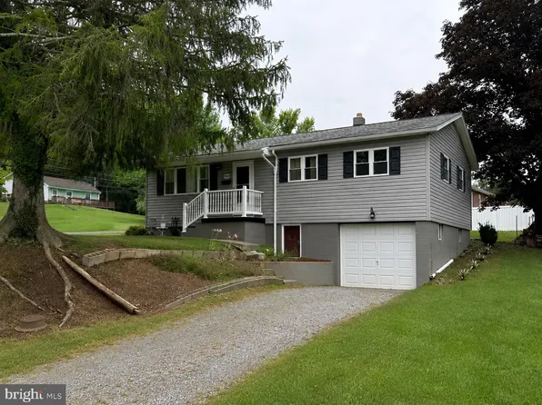 586 Central Ave, Romney, WV 26757