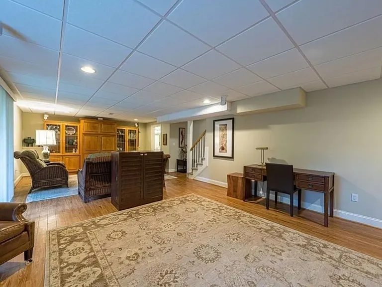 68 Charles Ct — Photo 22