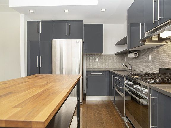 4th image of 390 Lorimer St APT 4A
