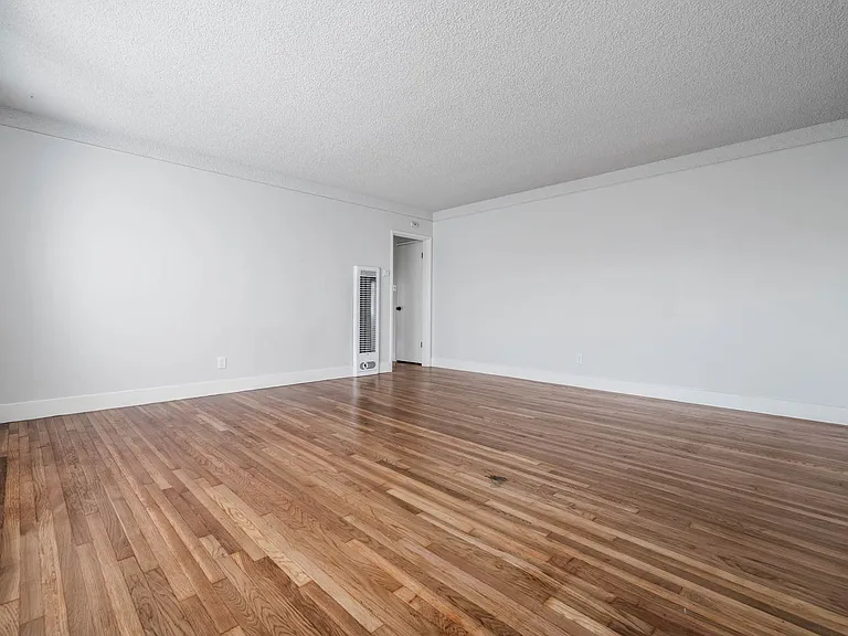 4063 Sutro Ave — Photo 12