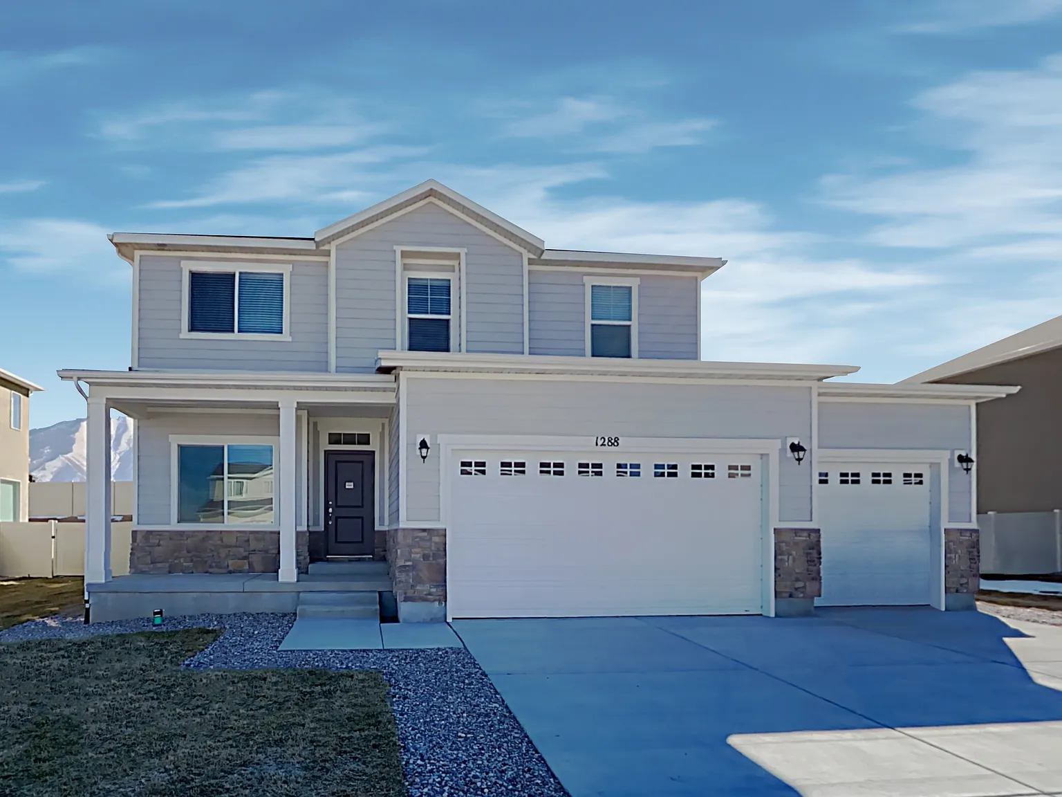 6 bed, 3.5 bath, 3277 sqft, $3,455 — Photo 1