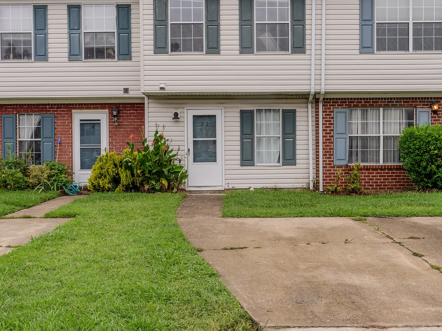 2 bed, 930 sqft, $1,850 — Photo 1