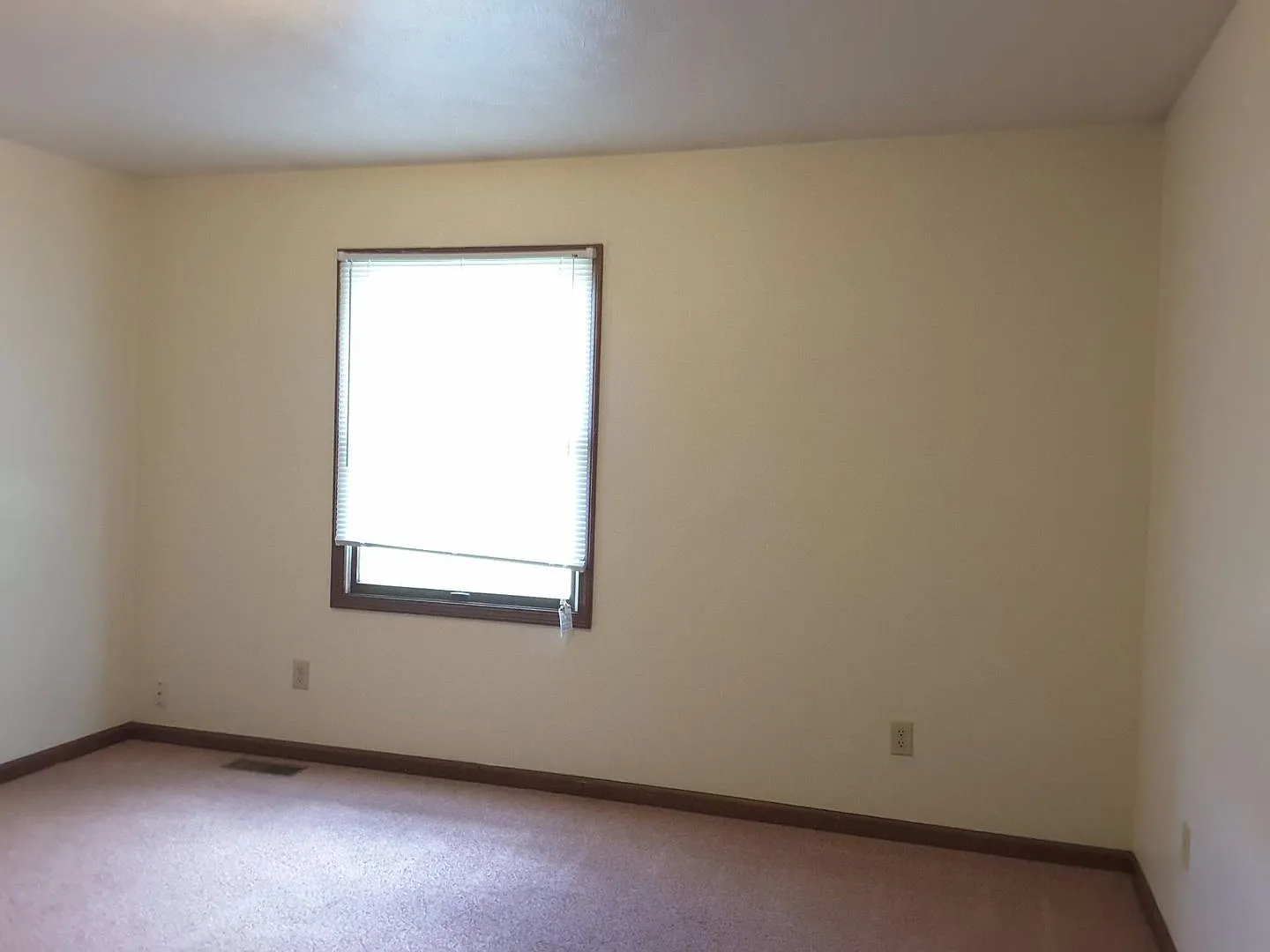 120 S Silverwood Ln — Photo 4