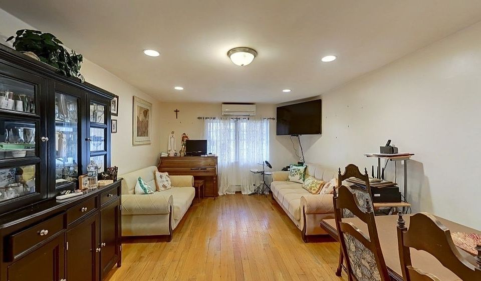1st image of 236 Hawthorne St #1A