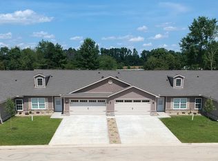 150 Seasons Blvd #306, Cortland, OH