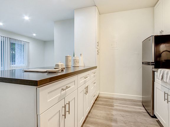4th image of 7850 Reseda Blvd #3210