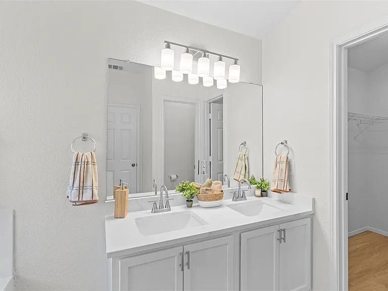 406 Covent Dr — Photo 23