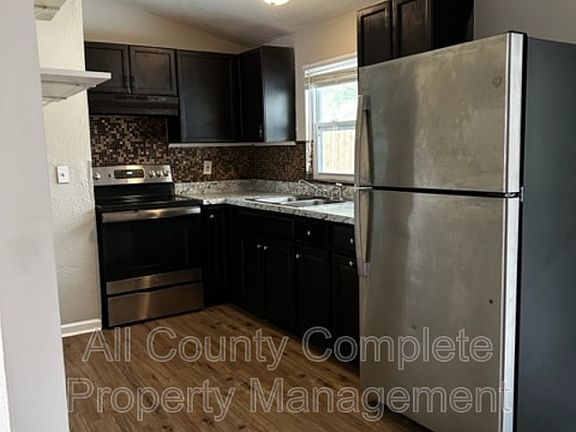3rd image of 1633 Alfen St