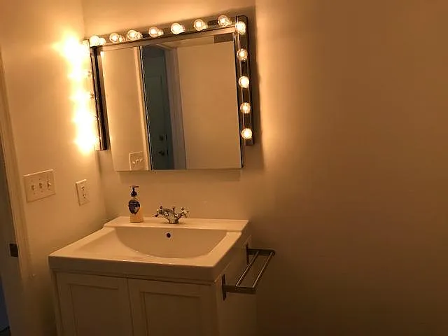 Theater lights in the bathroom .