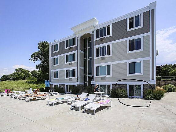 Unit has 2 lake facing views
