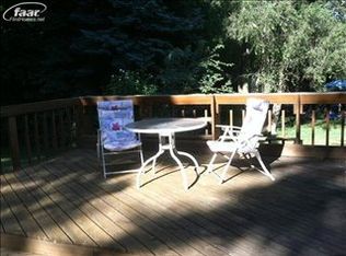 13065 Woodstock Dr, Fenton, MI 48430