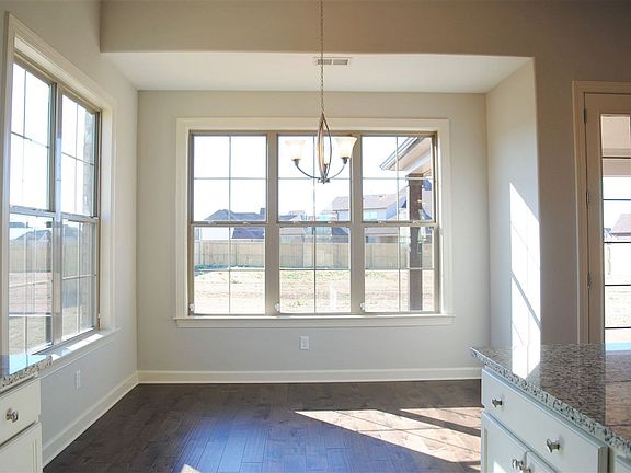 5th image of 80 Joseph Ct
