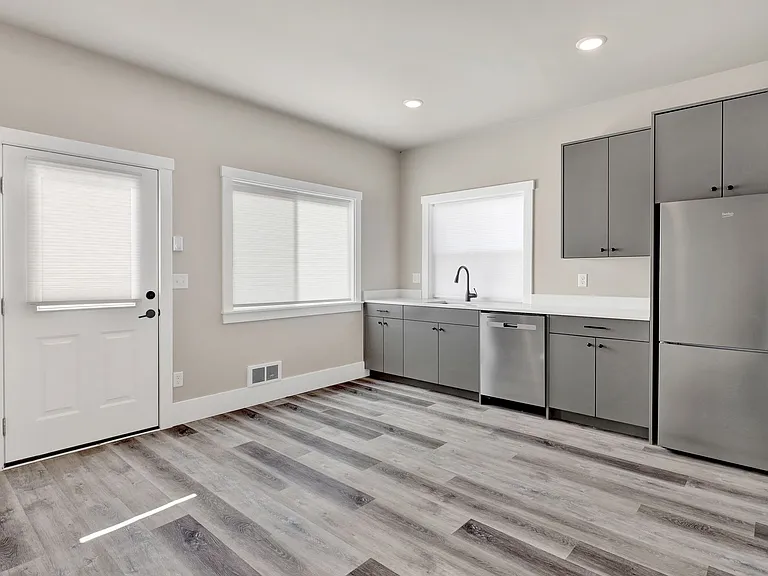781 Georgia St — Photo 35