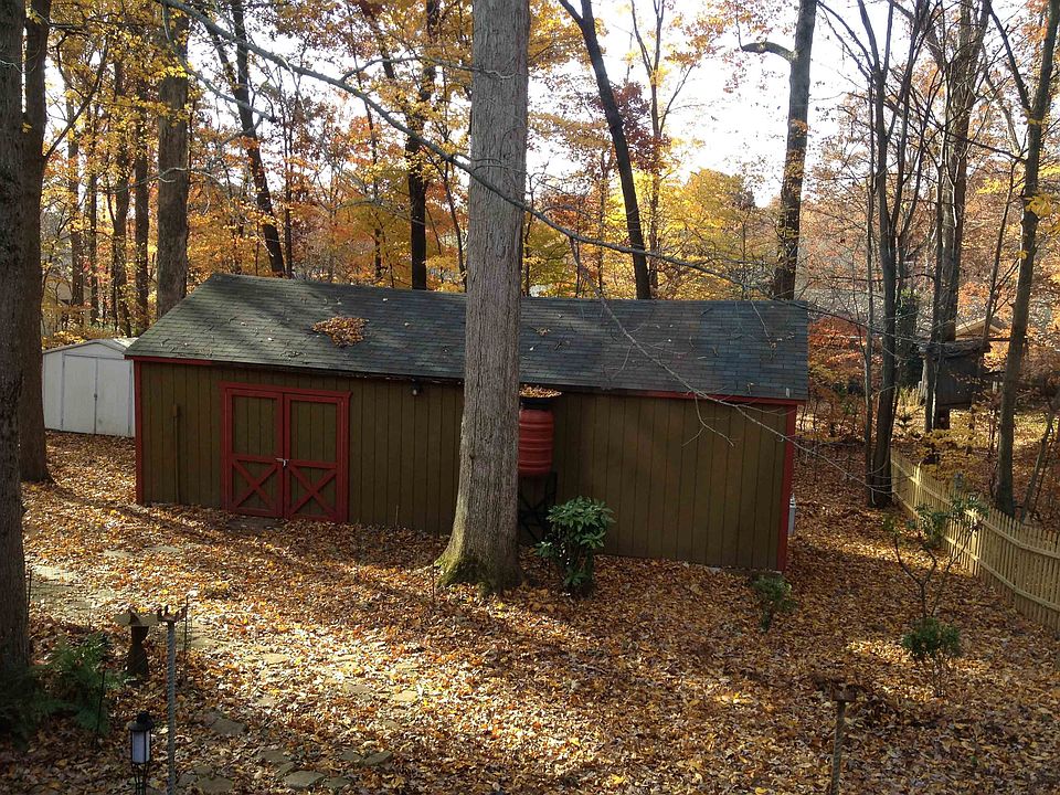 Studio 512 sq ft (fall)