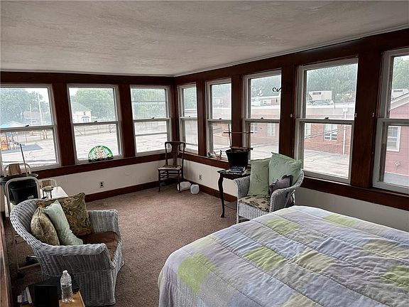 3rd image of 619 N River Blvd
