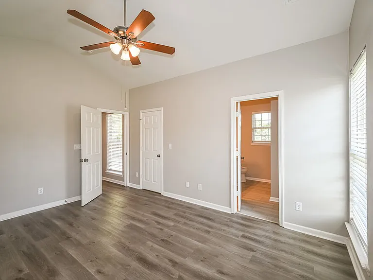 8704 Rozumny Dr — Photo 9