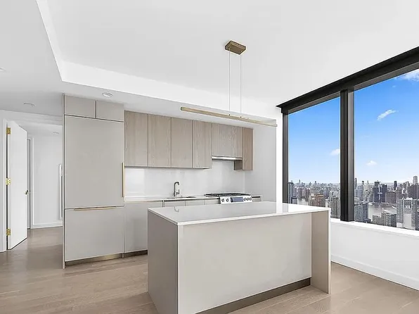 3 Court Sq #4702, Long Island City, NY 11101