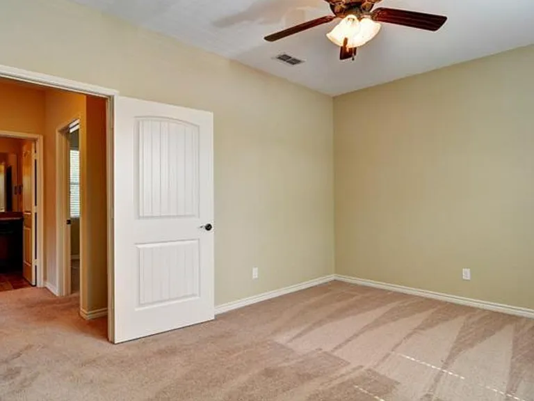 College Ave Apartments — Photo 21