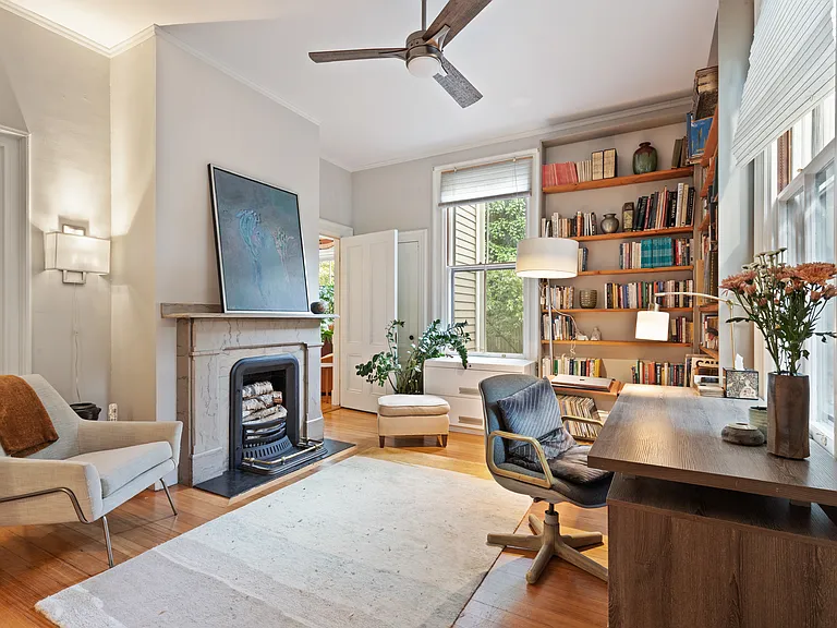 32 Hawthorn St #1 — Photo 9