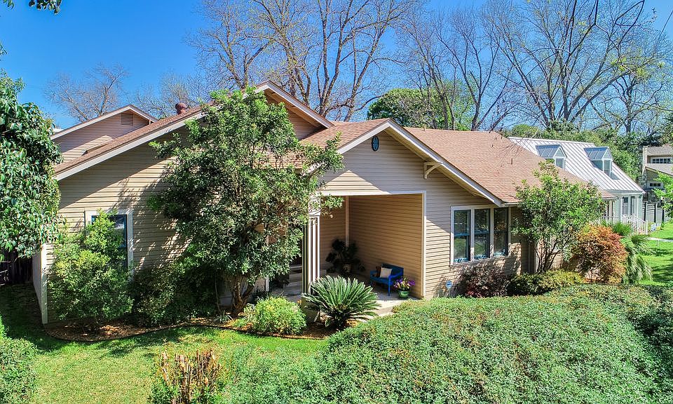 1st image of 131 Blue Bonnet Blvd
