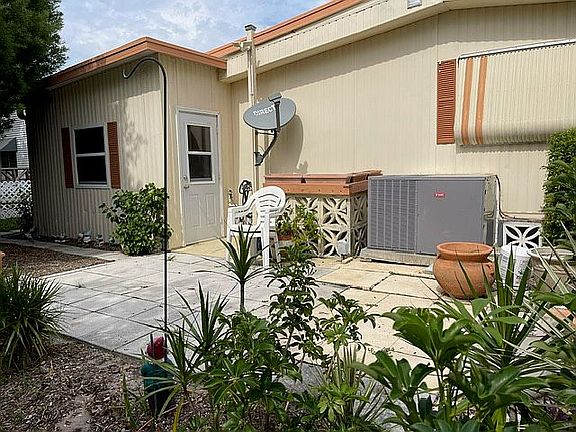 5th image of 90 Captiva St