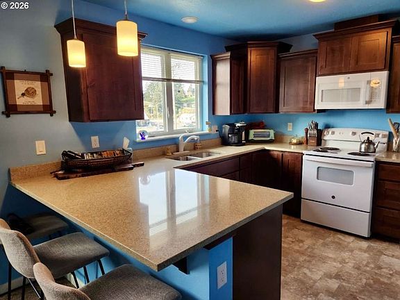 4th image of 16319 Lower Harbor Rd