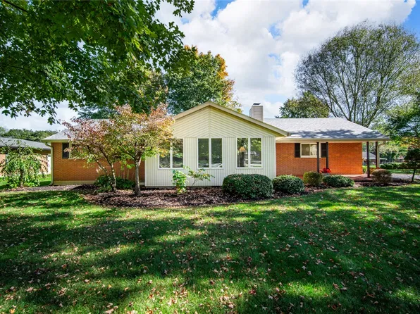 1072 Firewood Dr, Dayton, OH 45430