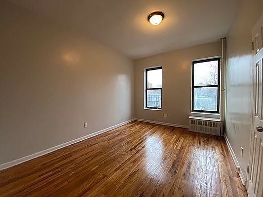 2nd image of 35 Hamilton Pl #100