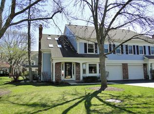 2457 Towne Blvd, Arlington Heights, IL 60004