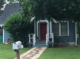 114 W 10th St, Taylor, TX 76574