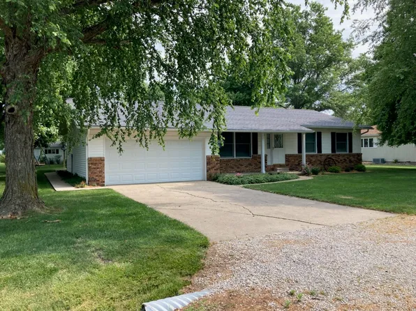 30 Central Dr, Newton, IL 62448