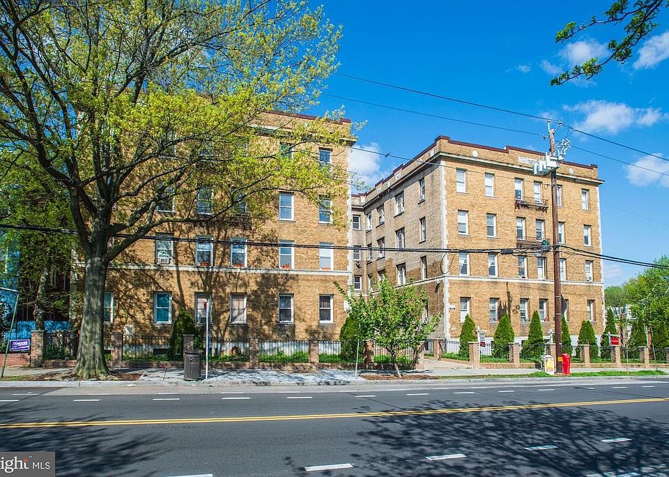 Ideal Petworth location at 14th & Upshur.
