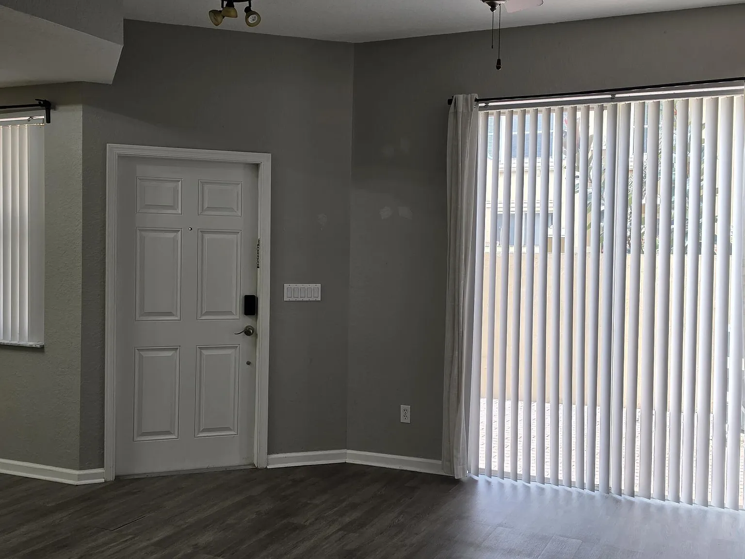 2 bed, 2.5 bath, 1086 sqft, $2,000 — Photo 3