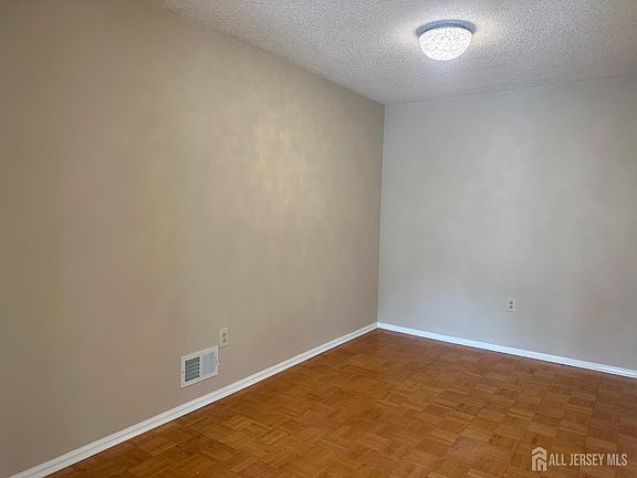 3rd image of 457 Northam Dr