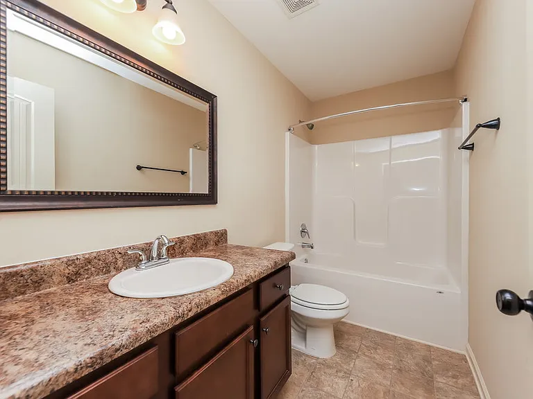 104 Skylar Ct — Photo 16